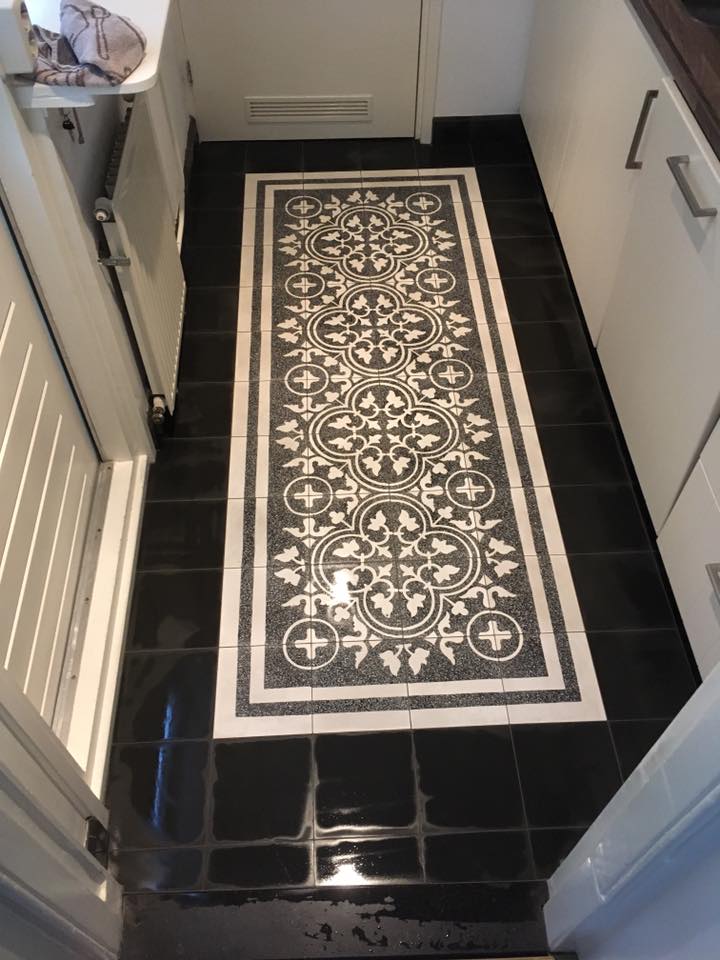 Negra 12 Granito Corner