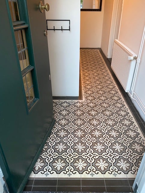 Gris 18 Border